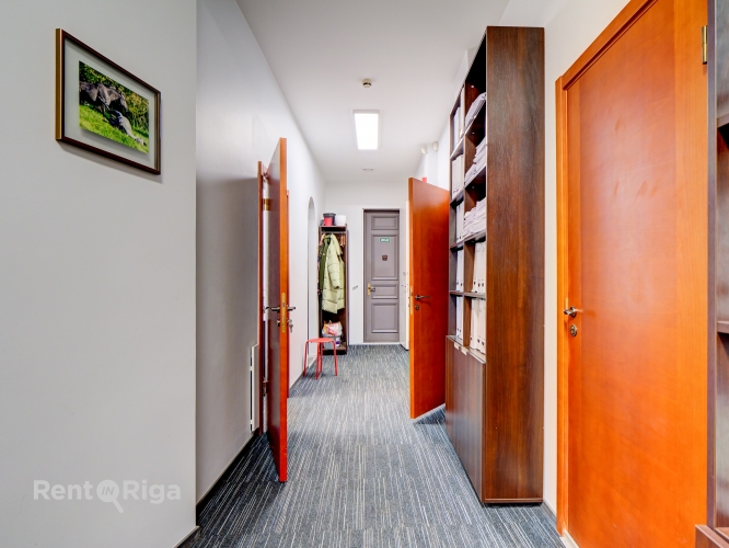 Объявление. Office premises in a renovated building on the 5th floor (NO ELEVATOR).  A cozy, well-maintained, Цена: 762 EUR/мес. Foto #4