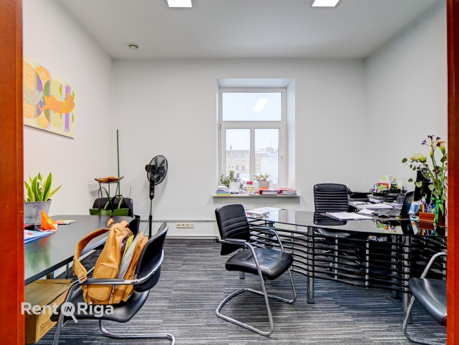 Объявление. Office premises in a renovated building on the 5th floor (NO ELEVATOR).  A cozy, well-maintained, Цена: 762 EUR/мес. Foto #6