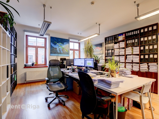 Объявление. Office premises in a renovated building on the 5th floor (NO ELEVATOR).  A cozy, well-maintained, Цена: 762 EUR/мес. Foto #1