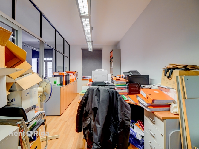Объявление. Office premises in a renovated building on the 5th floor (NO ELEVATOR).  A cozy, well-maintained, Цена: 762 EUR/мес. Foto #9