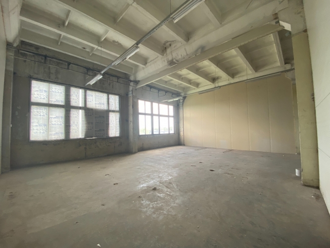 Объявление. High-quality production premises on the 2nd floor with a freight elevator.  A newly renovated large Цена: 1755 EUR/мес. Foto #1