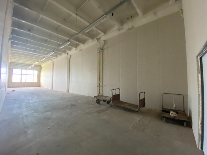 Объявление. High-quality production premises on the 2nd floor with a freight elevator.  A newly renovated large Цена: 1755 EUR/мес. Foto #4
