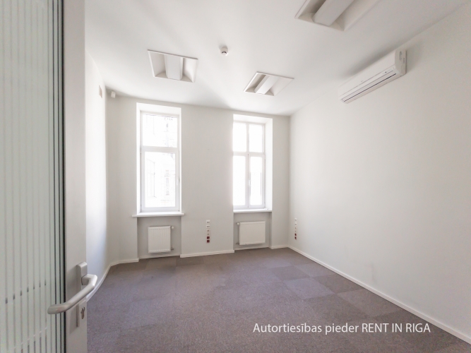 Объявление. Gaišas un reprezentablas biroja telpas Rīgas aktīvajā centrā  Elizabetes ielā!  Nomai tiek Цена: 1800 EUR/мес. Foto #5