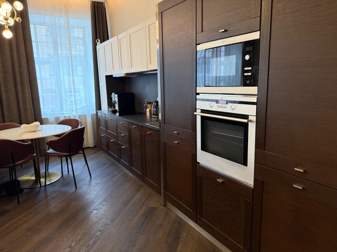 Sludinājumi. Izīrē plašu un elegantu 4 istabu dzīvokli Ģertrūdes ielā  Tiek izīrēts gaumīgs un pārdomāti Cena: 1200 EUR/mēn Foto #4