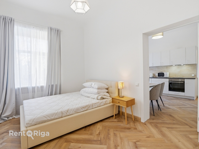 Sludinājumi. Svaigs 3-istabu dzīvoklis Rīgas centrā!   Pārdomāts plānojums  ieejas halle, viesistaba apvienota Cena: 650 EUR/mēn Foto #4