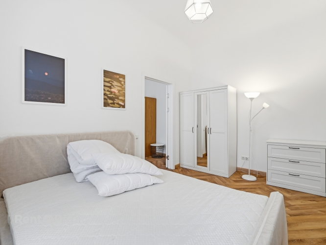 Sludinājumi. Svaigs 3-istabu dzīvoklis Rīgas centrā!   Pārdomāts plānojums  ieejas halle, viesistaba apvienota Cena: 650 EUR/mēn Foto #2