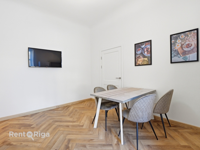 Sludinājumi. Svaigs 3-istabu dzīvoklis Rīgas centrā!   Pārdomāts plānojums  ieejas halle, viesistaba apvienota Cena: 650 EUR/mēn Foto #8