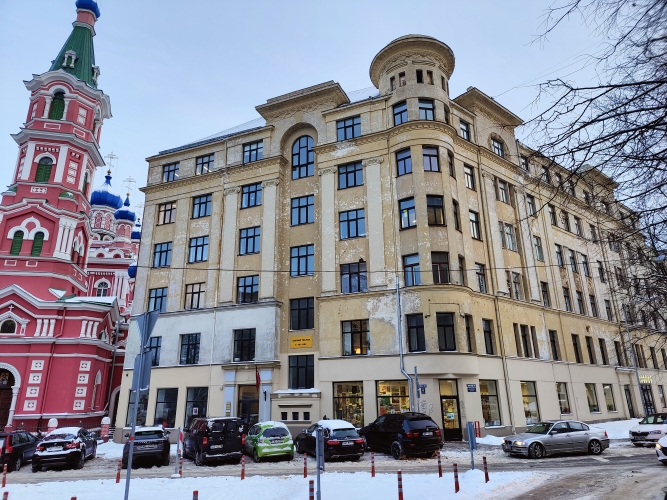 Объявление. Studija / birojs / dzīvoklis ar 4 istabām.  + Maza virtuvīte. + Sava tualete ar dušu. + Noliktavas Цена: 600 EUR/мес. Foto #1