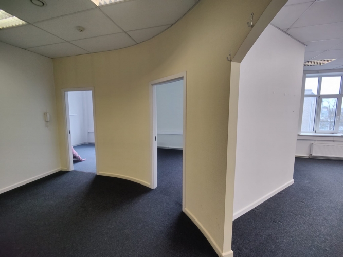 Объявление. Studija / birojs / dzīvoklis ar 4 istabām.  + Maza virtuvīte. + Sava tualete ar dušu. + Noliktavas Цена: 600 EUR/мес. Foto #4