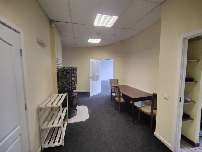 Объявление. Studija / birojs / dzīvoklis ar 4 istabām.  + Maza virtuvīte. + Sava tualete ar dušu. + Noliktavas Цена: 600 EUR/мес. Foto #8