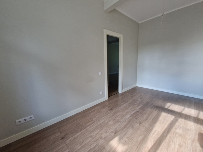 Sludinājumi. Piedāvājumā mūsdienīgs 2 guļamistabu dzīvoklis ar pilnu apdari renovētā projektā Jūrmalas Priežu Cena: 160000 EUR Foto #4