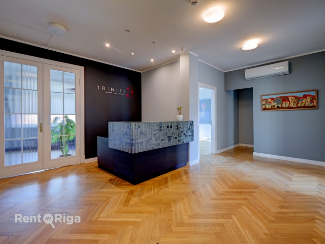 Sludinājumi. No maija beigām tiek piedāvāts ērts un funkcionāli dizainisks birojs. Tā kopējā platība 163.73 m2. Cena: 1907 EUR/mēn Foto #1