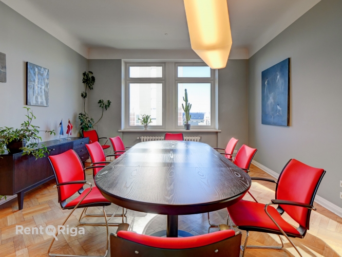 Sludinājumi. No maija beigām tiek piedāvāts ērts un funkcionāli dizainisks birojs. Tā kopējā platība 163.73 m2. Cena: 1907 EUR/mēn Foto #6