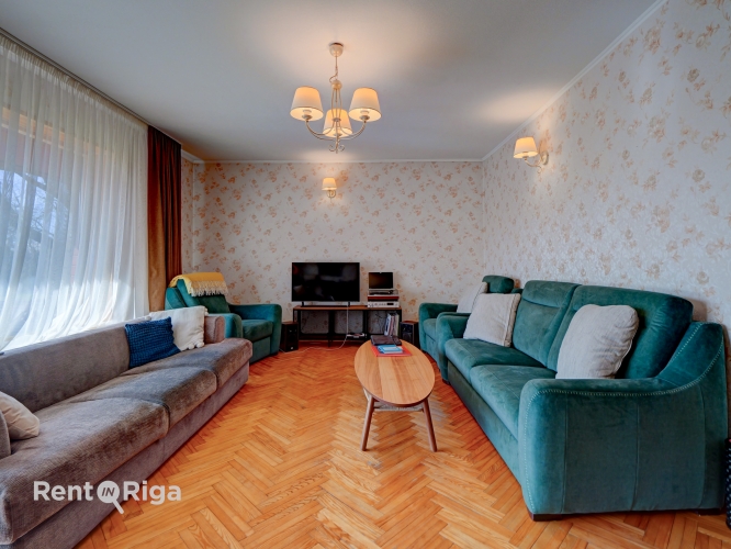 Sludinājumi. Tiek piedāvāta plaša un funkcionāla privātmāja Ogre ar lielu zemes gabalu. Īpašums izceļas ar Cena: 232000 EUR Foto #1