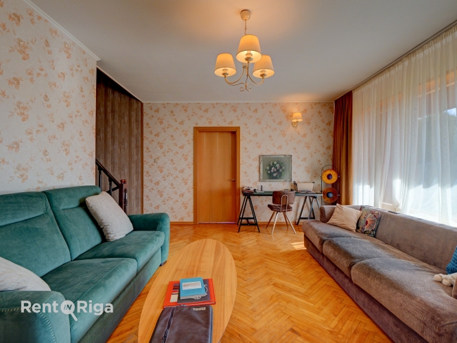 Sludinājumi. Tiek piedāvāta plaša un funkcionāla privātmāja Ogre ar lielu zemes gabalu. Īpašums izceļas ar Cena: 232000 EUR Foto #3
