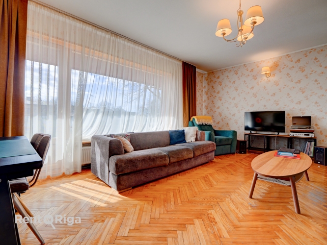Sludinājumi. Tiek piedāvāta plaša un funkcionāla privātmāja Ogre ar lielu zemes gabalu. Īpašums izceļas ar Cena: 232000 EUR Foto #4