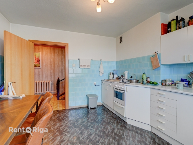 Sludinājumi. Tiek piedāvāta plaša un funkcionāla privātmāja Ogre ar lielu zemes gabalu. Īpašums izceļas ar Cena: 232000 EUR Foto #9