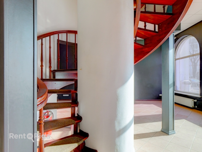 Объявление. Коммерческие помещения с широкими возможностями использования в отдельностоящем здании.  Цена: 850 EUR/мес. Foto #9