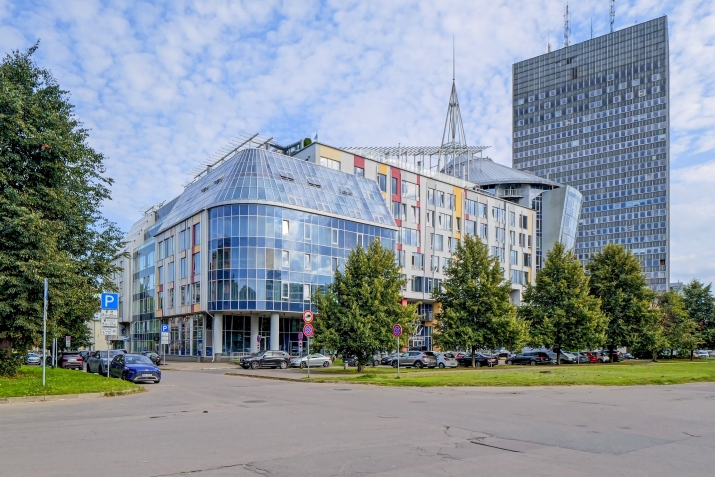 Объявление. В жилом комплексе \'Centra Namās\' сдается в аренду 4-комнатная квартира с подземным парковочным Цена: 1900 EUR/мес. Foto #1