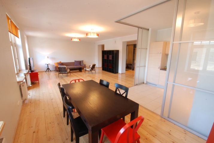 Объявление. A spacious and bright 3-room apartment in the center of Riga is for sale. The apartment is quiet, Цена: 235000 EUR Foto #2