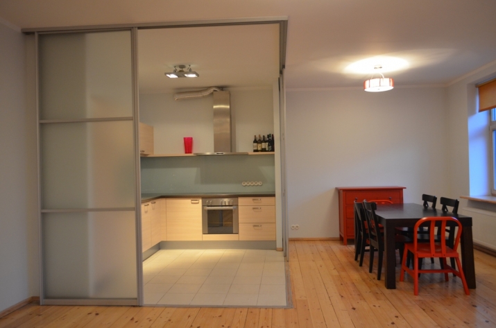 Объявление. A spacious and bright 3-room apartment in the center of Riga is for sale. The apartment is quiet, Цена: 235000 EUR Foto #3