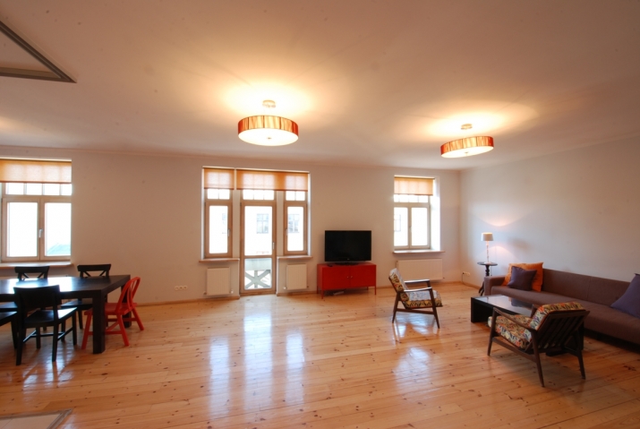 Объявление. A spacious and bright 3-room apartment in the center of Riga is for sale. The apartment is quiet, Цена: 235000 EUR Foto #5