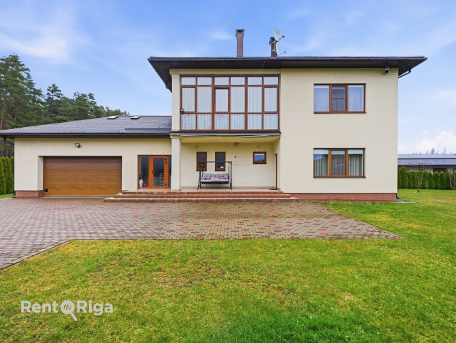 Sludinājumi. Izīrē privātmāju ar plašu dārza teritoriju!  Ideāla vieta gan mierīgai ikdienas dzīvei, gan viesu Cena: 1800 EUR/mēn Foto #4