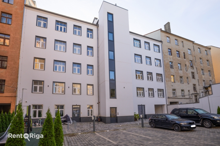 Объявление. Pilnībā renovētā piecstāvu namā Rīgas centrā, Aleksandra Čaka iela 123 ir iespējams iznomāt Цена: 860 EUR/мес. Foto #3