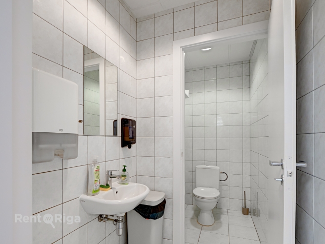 Объявление. Office premises in a well-maintained office building at 16 Meierovica Boulevard, just a one-minute Цена: 500 EUR/мес. Foto #7
