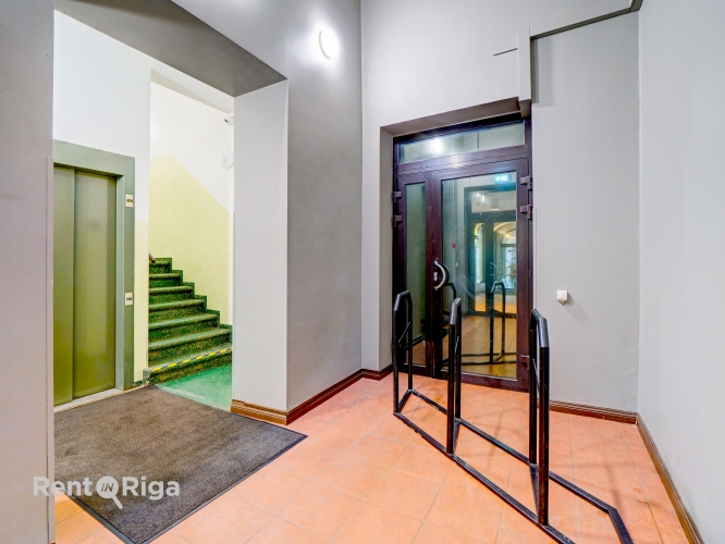 Объявление. Office premises in a well-maintained office building at 16 Meierovica Boulevard, just a one-minute Цена: 500 EUR/мес. Foto #9
