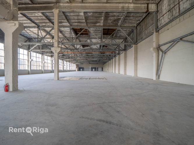 Объявление. Plašas, gaišas ražošanas telpas ar biroju, garderobēm, dušām, WC.  Lokācija: Uriekstes iela 4a, Цена: 8778 EUR/мес. Foto #2