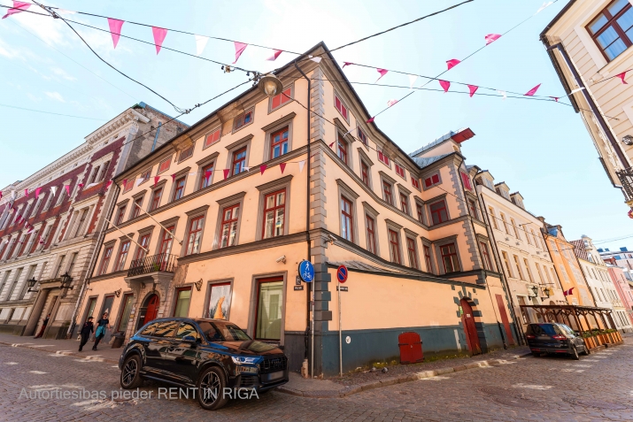 Объявление. Birojs ar savu WC un virtuvīti Vecrīgā.  Iznomā vienu lielu biroja telpu (28 kvm) plus priekštelpa, Цена: 288 EUR/мес. Foto #1