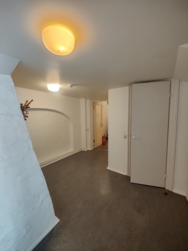 Объявление. Birojs ar savu WC un virtuvīti Vecrīgā.  Iznomā vienu lielu biroja telpu (28 kvm) plus priekštelpa, Цена: 288 EUR/мес. Foto #4