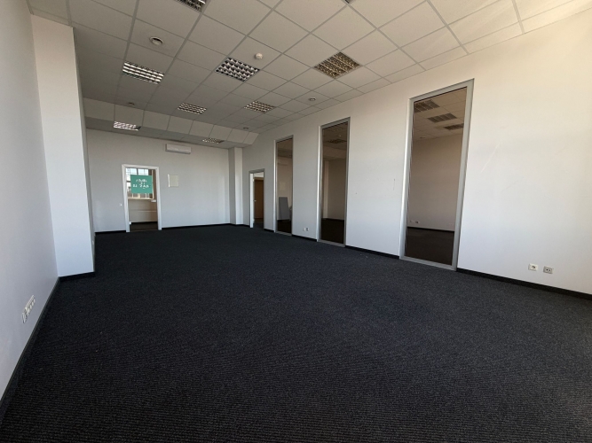 Sludinājumi. Pieejamas 2 gareniskas telpas ar lieliem skatlogiem un 2 atsevišķām ieejām. Atvērta tipa plānojums, Cena: 631 EUR/mēn Foto #5