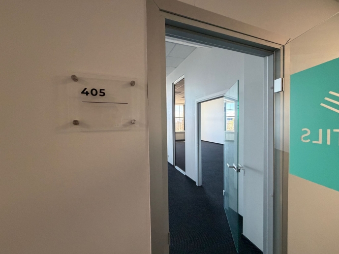 Sludinājumi. Pieejamas 2 gareniskas telpas ar lieliem skatlogiem un 2 atsevišķām ieejām. Atvērta tipa plānojums, Cena: 631 EUR/mēn Foto #7