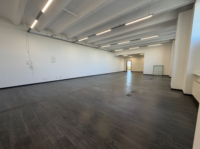 Объявление. Сдаётся просторное помещение open space с большими витринными окнами. Открытая планировка, общая Цена: 729 EUR/мес. Foto #4