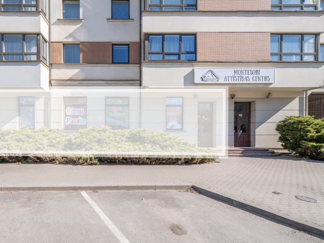 Объявление. Retail or office premises for your business  Layout:  Private entrance from Hospitāļu Street. A Цена: 180000 EUR Foto #2