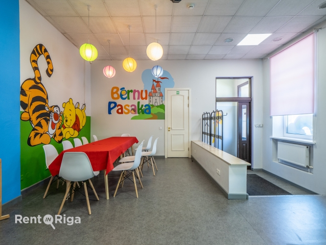 Объявление. Retail or office premises for your business  Layout:  Private entrance from Hospitāļu Street. A Цена: 180000 EUR Foto #4