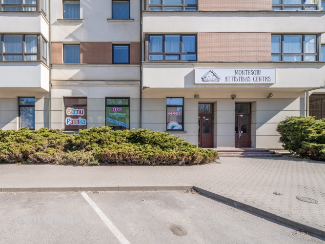 Объявление. Apartment with a private entrance, located on an elevated ground floor.  The premises are currently Цена: 180000 EUR Foto #1