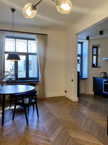 Sludinājumi. Elegants dizaina dzīvoklis Rīgas Klusajā centrā  Dzīvoklis tiek izīrēts tikai ar iebūvētajām Cena: 1700 EUR/mēn Foto #7