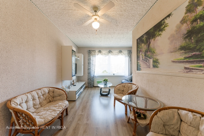 Объявление. Mājīgs studio tipa dzīvoklis Klusā rajonā.  Lieliska atrašanās vieta, pastaigas attālumā  veikali, Цена: 360 EUR/мес. Foto #1