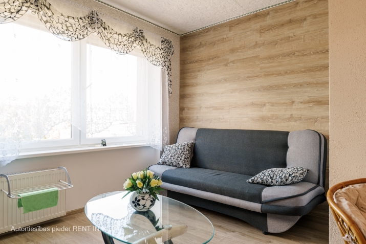 Объявление. Mājīgs studio tipa dzīvoklis Klusā rajonā.  Lieliska atrašanās vieta, pastaigas attālumā  veikali, Цена: 360 EUR/мес. Foto #3