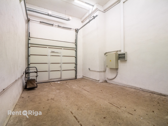 Sludinājumi. Kvalitatīva un fundamentāla ēka, kas lieliski piemērota senioru nama, medicīnas centra izveidei vai Cena: 628000 EUR Foto #8