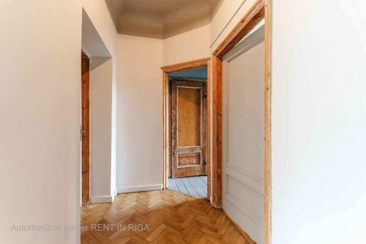 Sludinājumi. Gaišs un gaumīgs 3-istabu dzīvoklis Rīgas centrā.  Pieejams uz īri no 01.07.2026  Dzīvoklis ir Cena: 700 EUR/mēn Foto #5