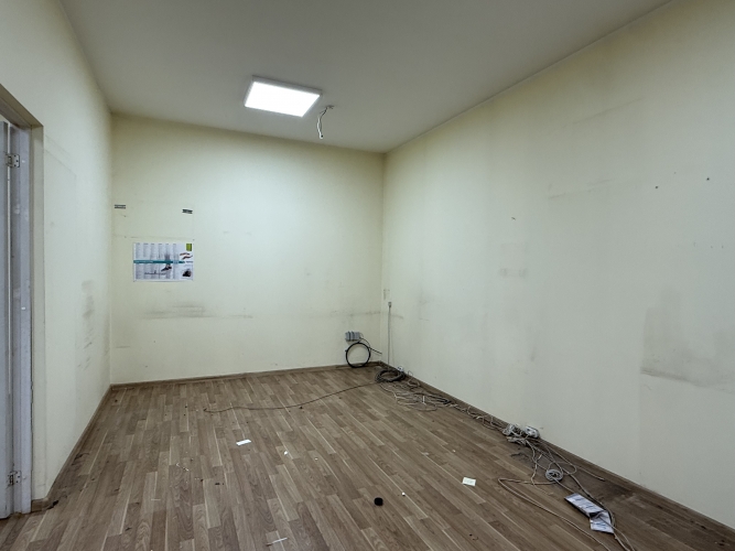Sludinājumi. Tirdzniecības telpas pirmajā stāvā ar rampu bez apkures.  Nomas maksā iekļauta apsaimniekošanas Cena: 481 EUR/mēn Foto #9