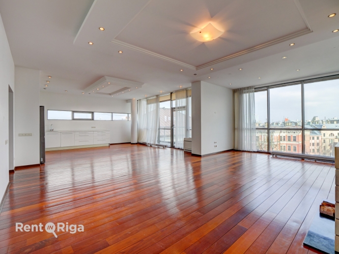 Sludinājumi. Piedāvājam īrei izsmalcinātas, gaišas un plašas biroja telpas prestižajā Pulkveža Brieža ielā, Cena: 3600 EUR/mēn Foto #1