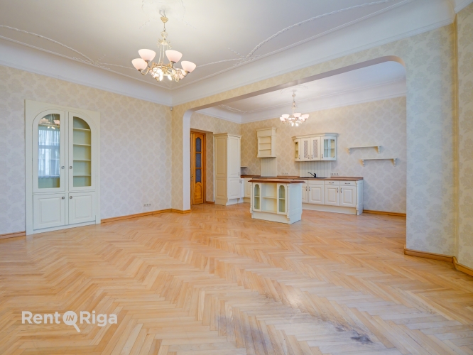 Sludinājumi. Elegants 3-istabu dzīvoklis Baznīcas ielā Pārdod plašu, gaišu un saulainu 3-istabu dzīvokli Cena: 250000 EUR Foto #5