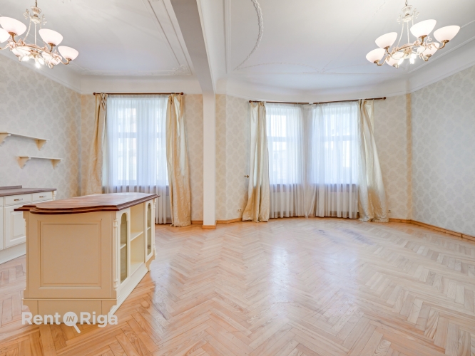 Sludinājumi. Elegants 3-istabu dzīvoklis Baznīcas ielā Pārdod plašu, gaišu un saulainu 3-istabu dzīvokli Cena: 250000 EUR Foto #2