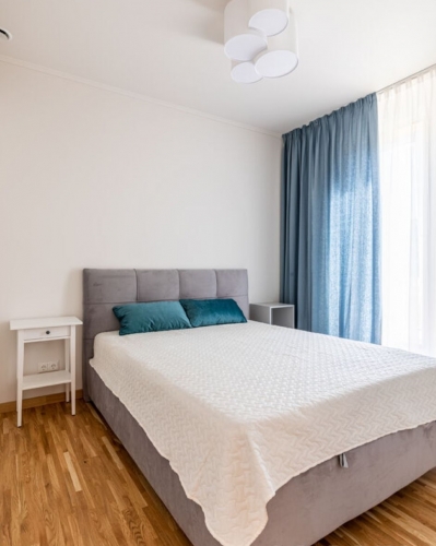 Sludinājumi. Ties izīrēts  pilnībā mēbelēts 3-istabu dzīvoklis pirmajā stāvā ar terasi (18 m2).  Dzīvoklis Cena: 1000 EUR/mēn Foto #5