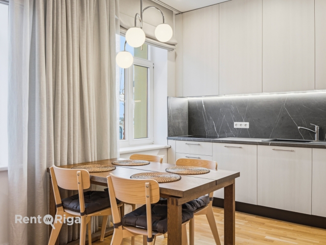 Sludinājumi. Dzīvoklis ar skatu uz Jauno Rīgas teātri!  Piedāvājumā elegants un pilnībā gatavs apdzīvošanai Cena: 185000 EUR Foto #1